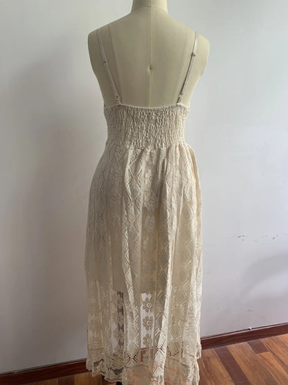 Weißes Kleid im Boho-Hippie-Chic-Stil – trendiges Party-Outfit für den Sommer 2024