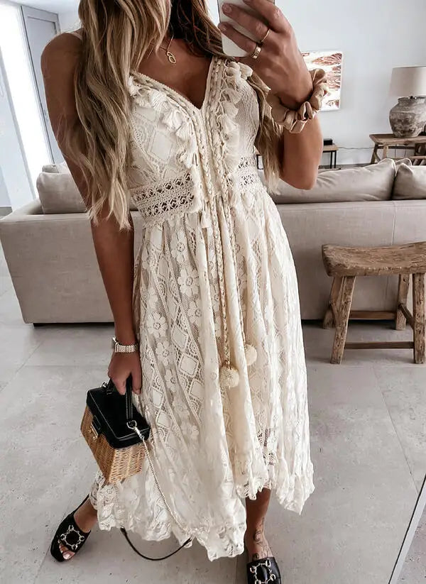 Weißes Kleid im Boho-Hippie-Chic-Stil – trendiges Party-Outfit für den Sommer 2024